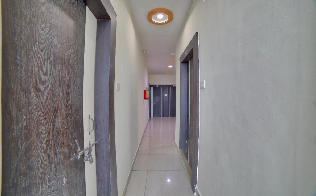 Hotel Risha by OYO