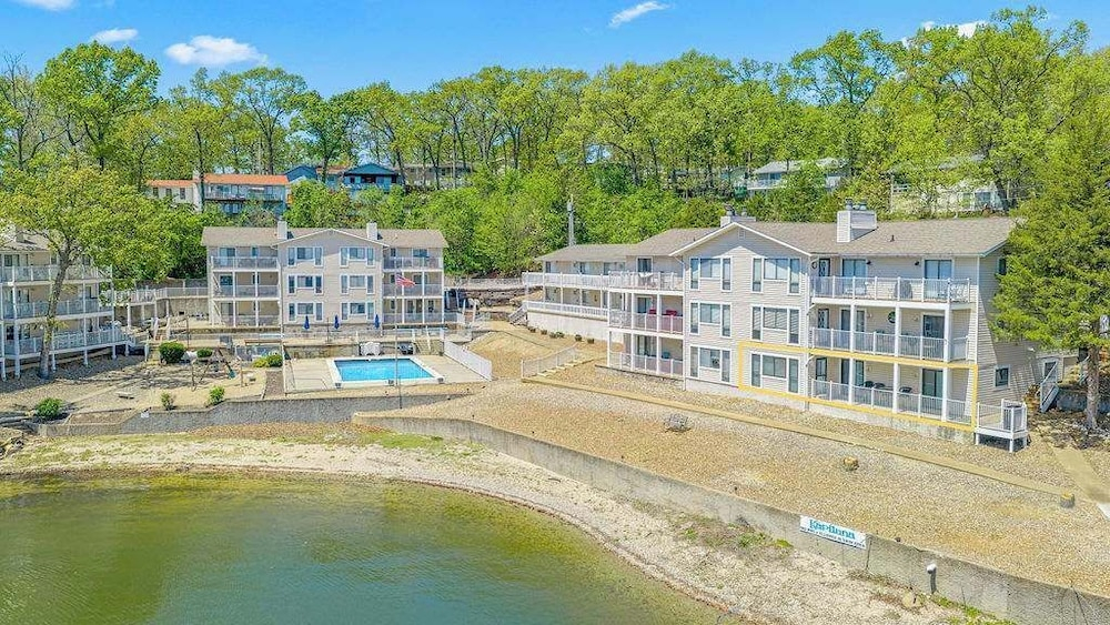 Ozark Get-away Lakefront Condo With Boat Slip