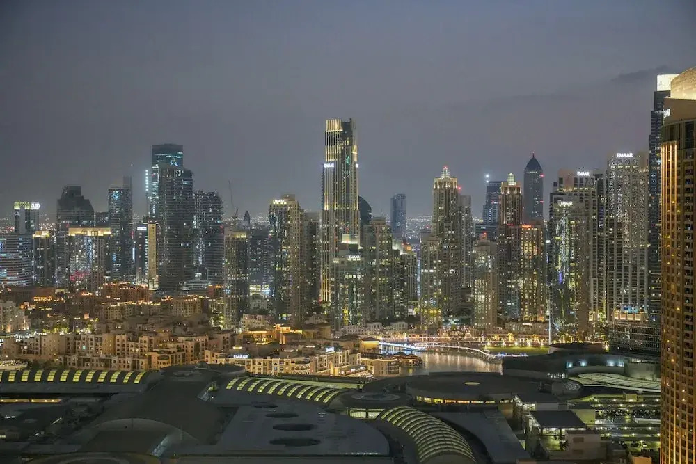 Yogi - Modern 2BR Apartment with Stunning Dubai Fountain