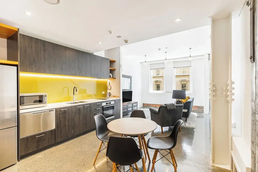 Contemporary 1BR Queen St. Retreat by Zodiak Stays