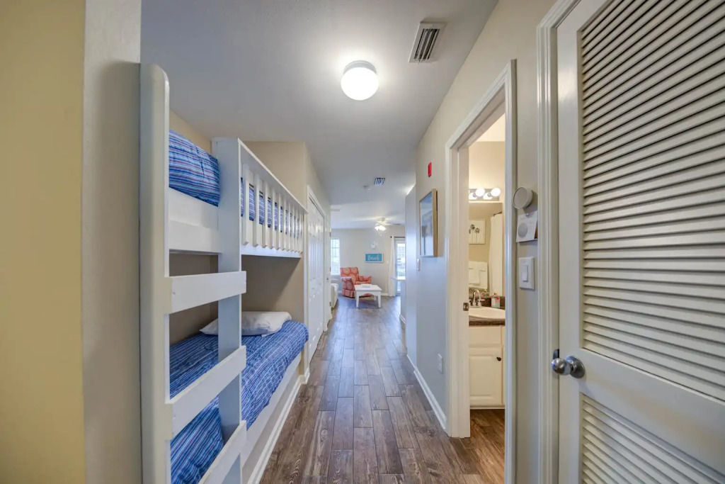 Luxury condo in the action of Orange Beach with pool and beach access