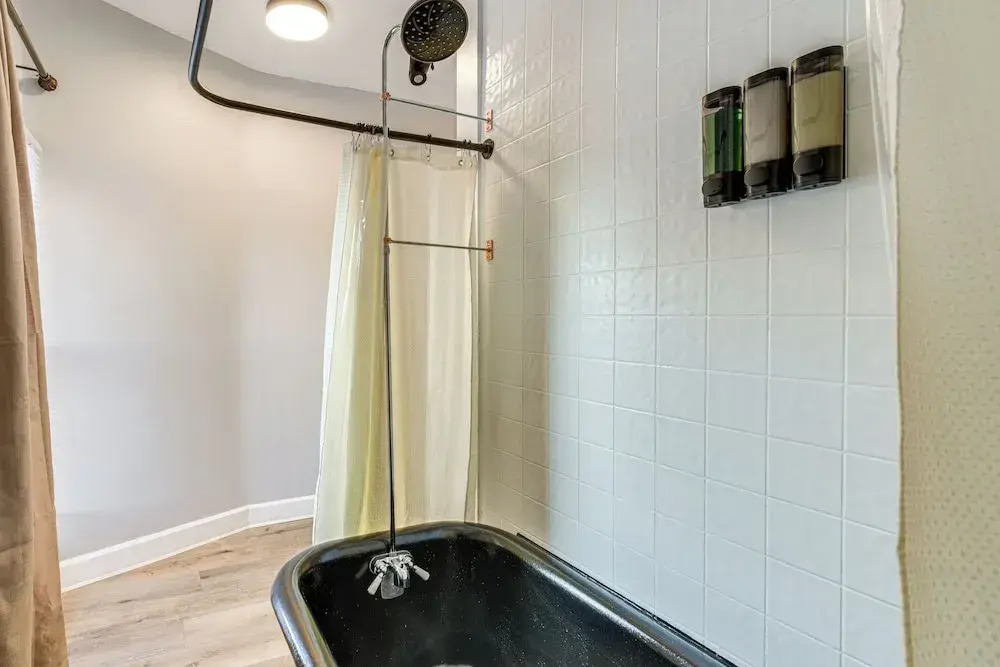 Walk to Coventry Village: Charming Top-Floor Unit