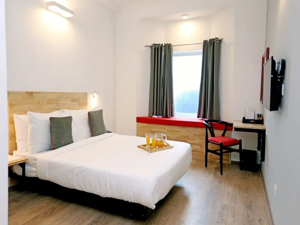 OYO Townhouse 017 HUDA City Center