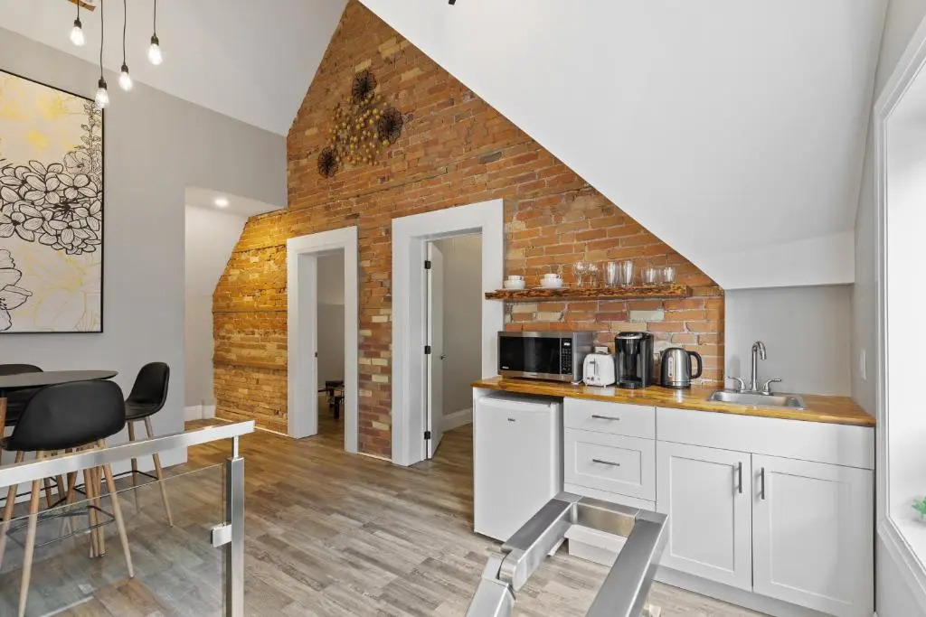 ENTIRE 1 BEDROOM APARTMENT ACROSS FROM GOOGLE - br5