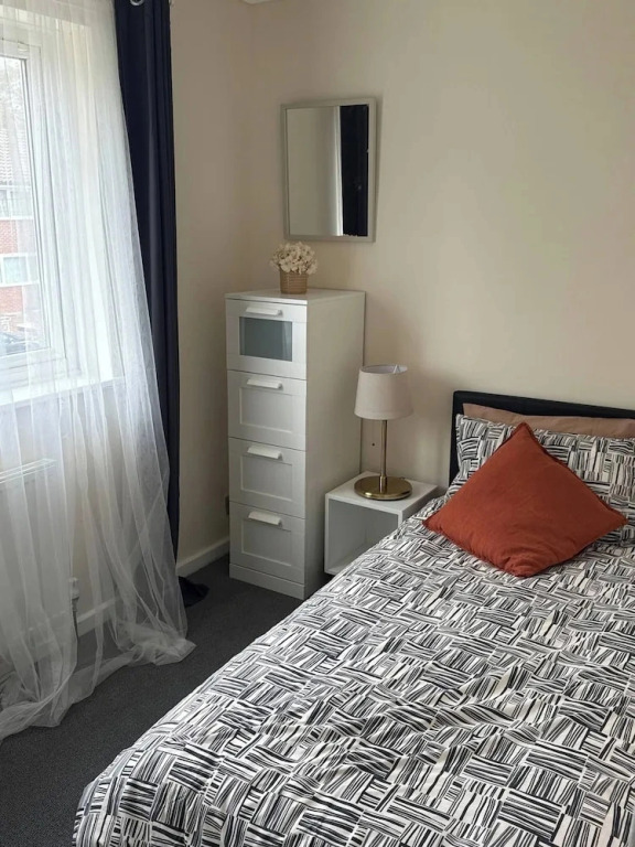 Bright 3-bed House · 6 Min to Elizabeth Line