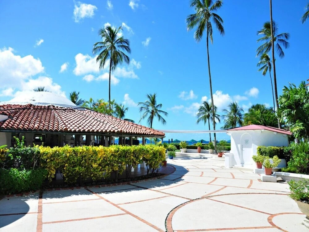 Sunny Vacation Villa 15