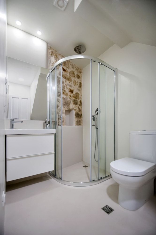 Luna Rooms and Studios