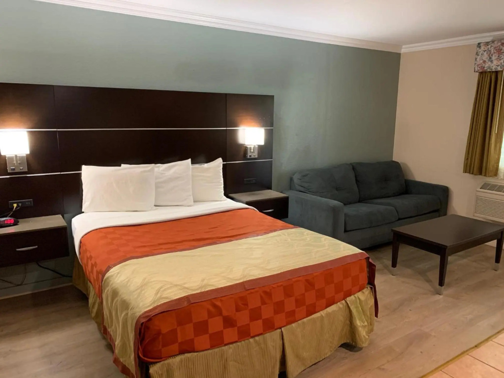 Olive Tree Inn & Suites, a Howard Johnson by Wyndham