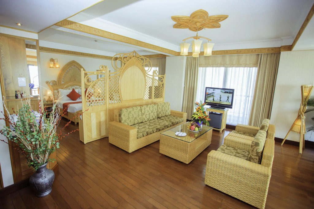 Green Plaza Hotel