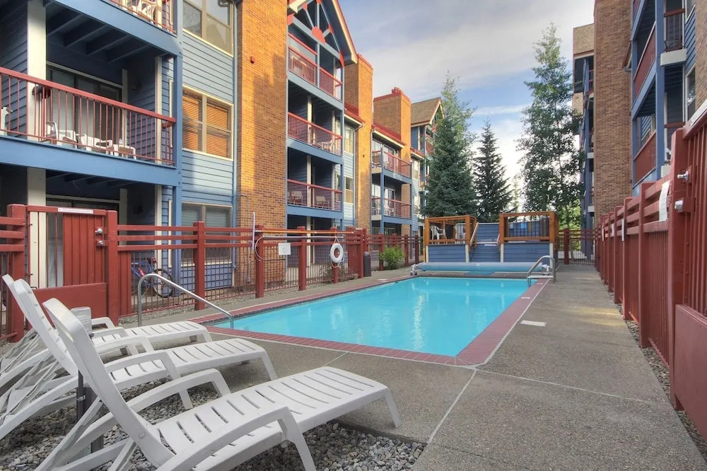 Charming 2br Steps To Snow-capped Adventures + Main St 2 Bedroom Condo by RedAwning