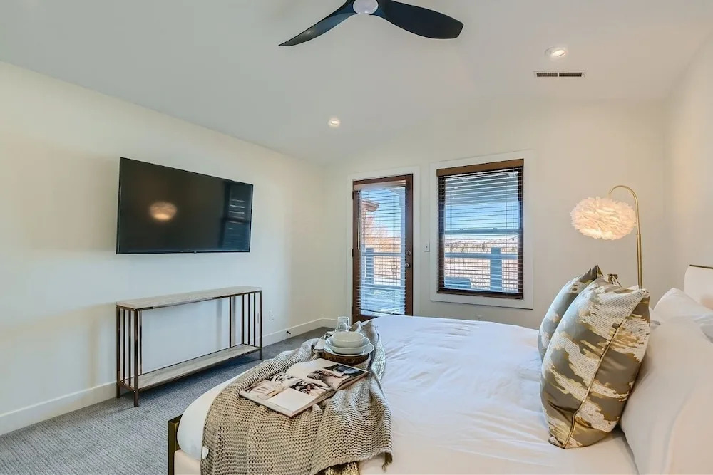 Ski Bunny Hideaway! Park City Escape! 3 Bedroom Townhouse by RedAwning