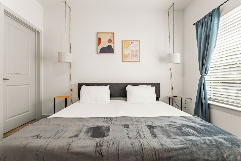 Adeline Apartments 15m to Parks, Pet Friendly, Free Parking by Heavenly Homes