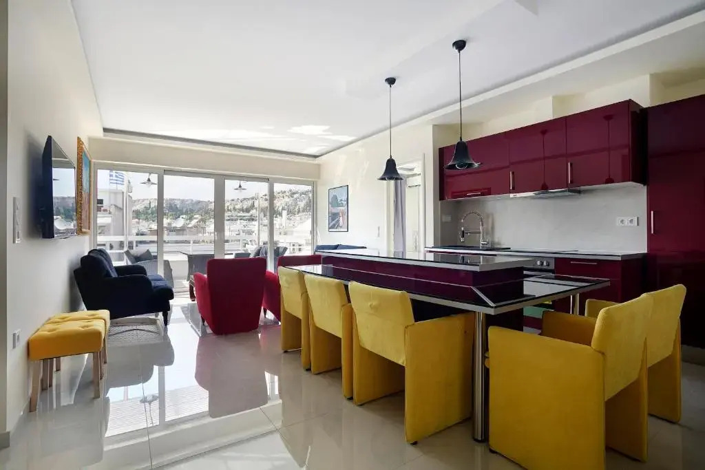Unique 3 bedrm 3 bathrm apt - Acropolis views! SG69