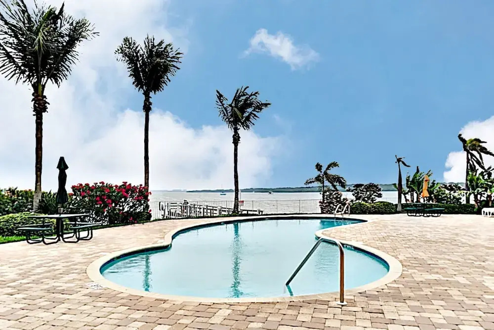 Updated Bayside Getaway: Pool, Hot Tub, Near Beach 1 Bedroom Condo