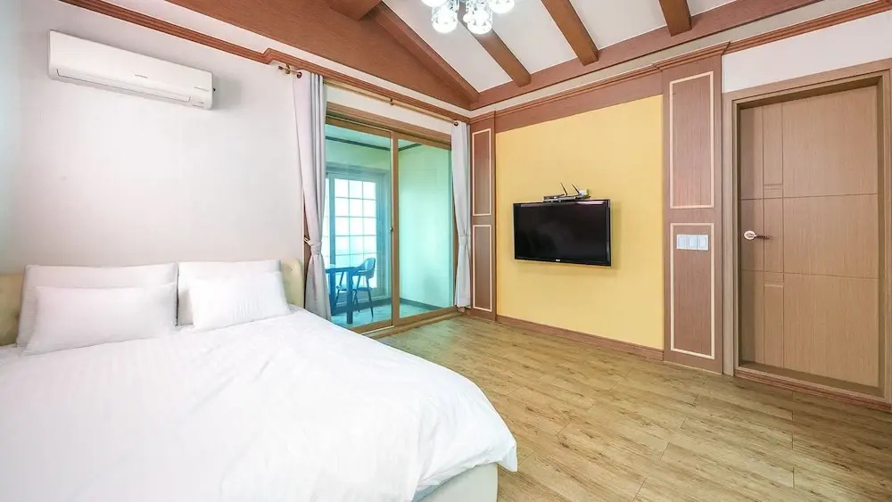 Clear morning pet friendly pension