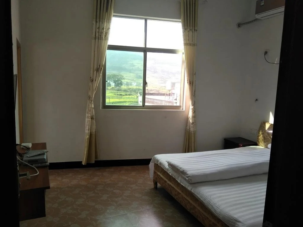 Wuyuan Jiangling Huatian Hostel