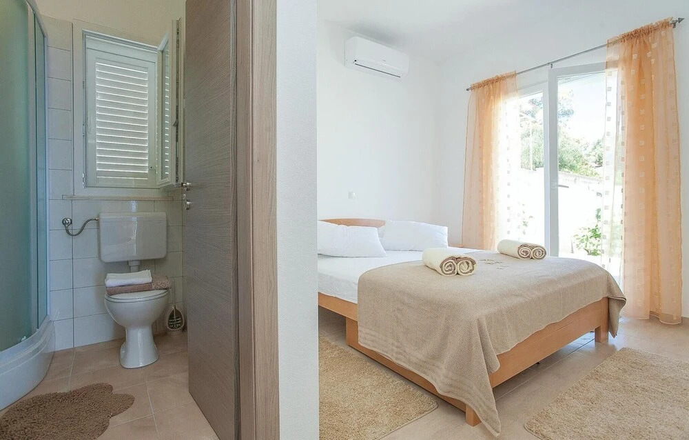 Awesome Home in Prigradica With Wifi and 4 Bedrooms