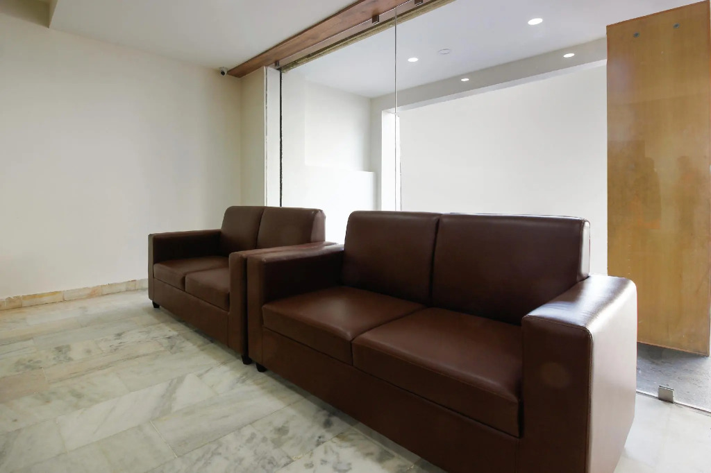 Capital O Sri Suprabhat Grand Near Kachiguda Railway Station