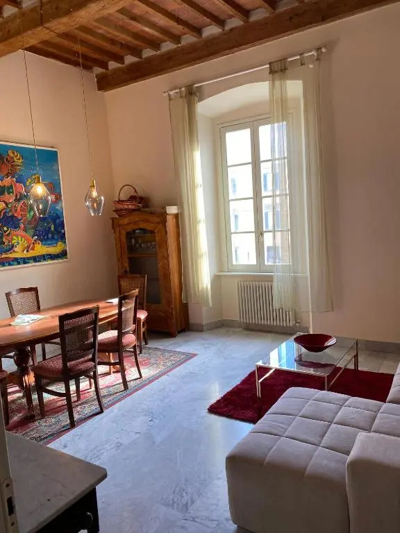 Renovated apartment with 3 bedrooms in an historic palazzo between port and old town