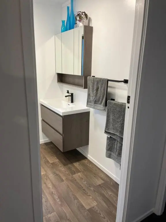 Cozy 2 bedroom with room for a boat