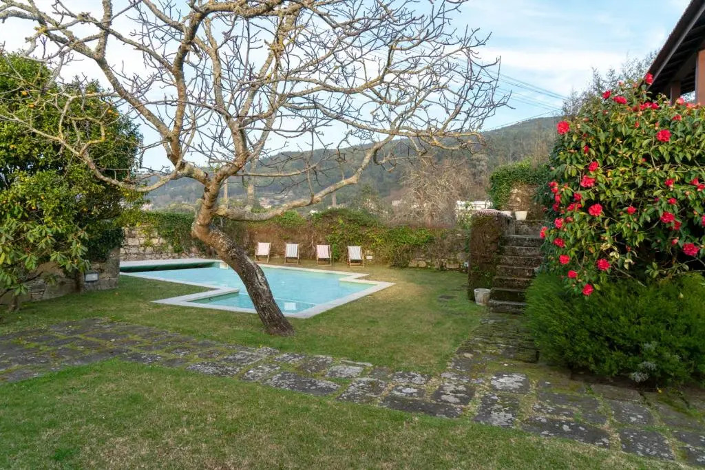 Liiiving in Moledo Historical Pool Villa
