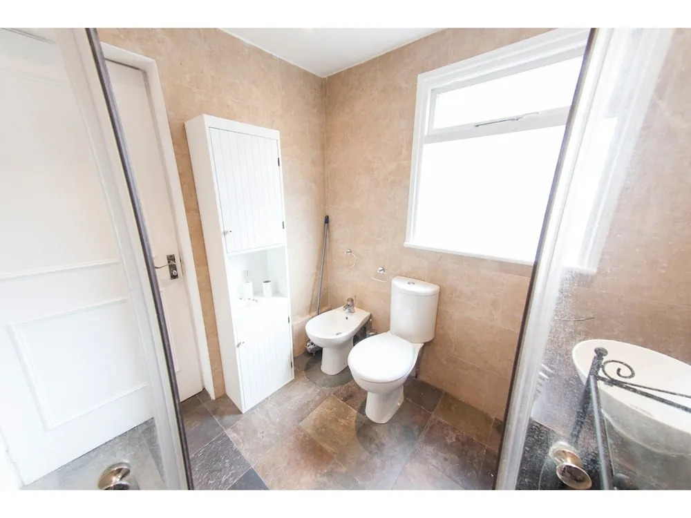 Bright, Spacious 1BR Flat for 2 in Walham