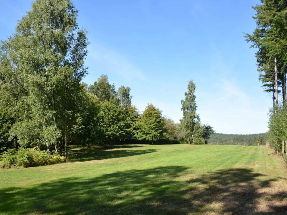 Luxury Pet-friendly Chalet in Bièvre near Forest