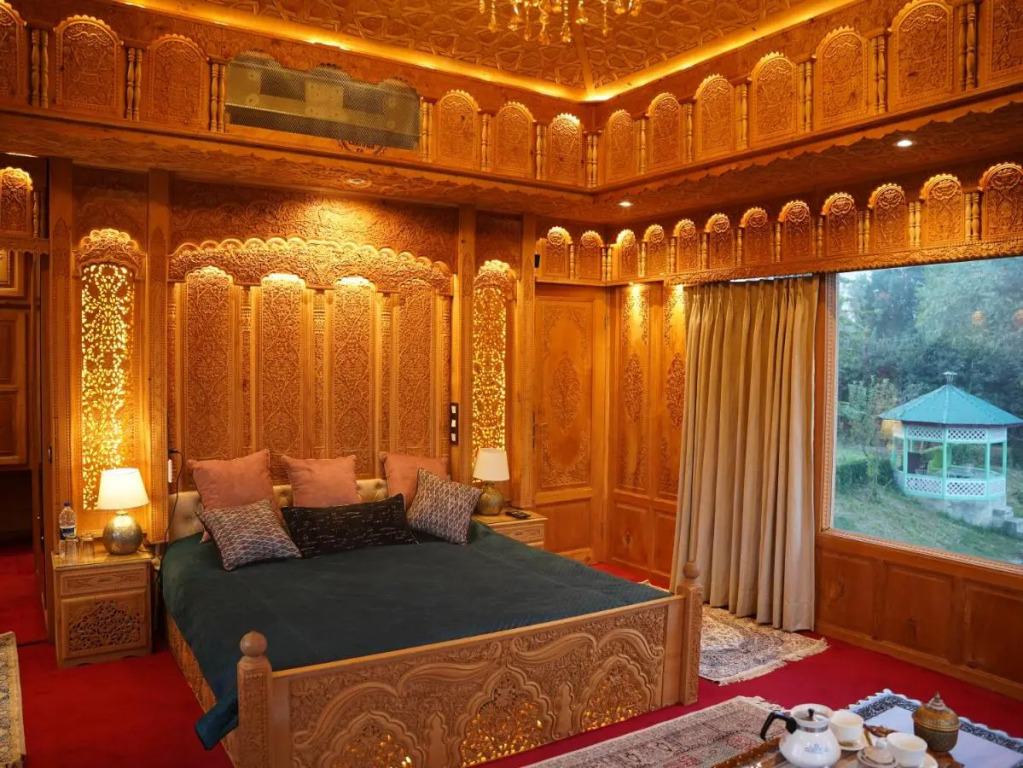 LohonoStays Harmukh Houseboat