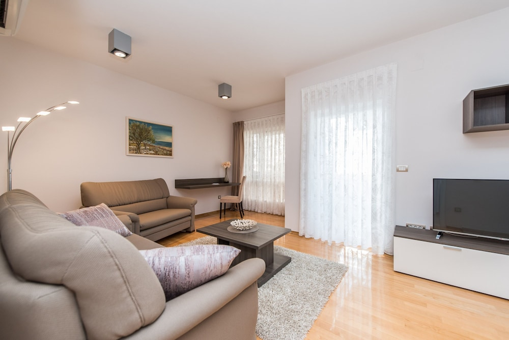 Sargas Suite 3 With Pool View
