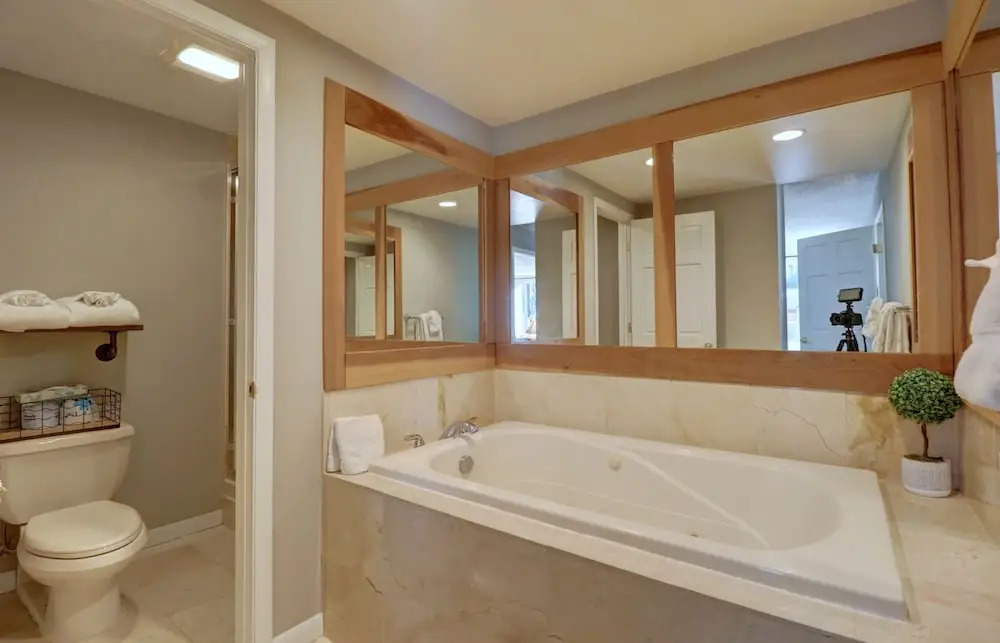 Pet Friendly, Beautifully Remodeled with Mountain Views - SB204 by Redawning