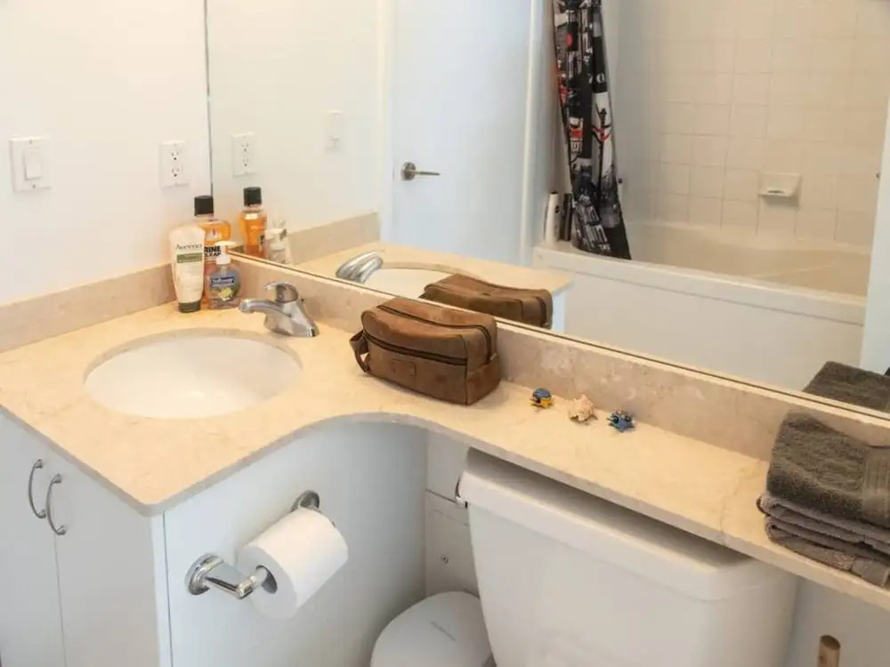 Modern 2 bedroom Condo with CN Tower Views