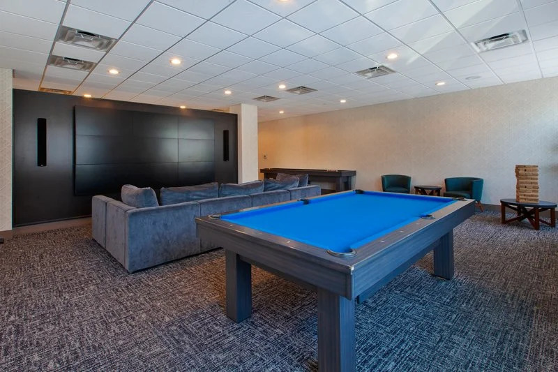 Holiday Inn I 64 West End