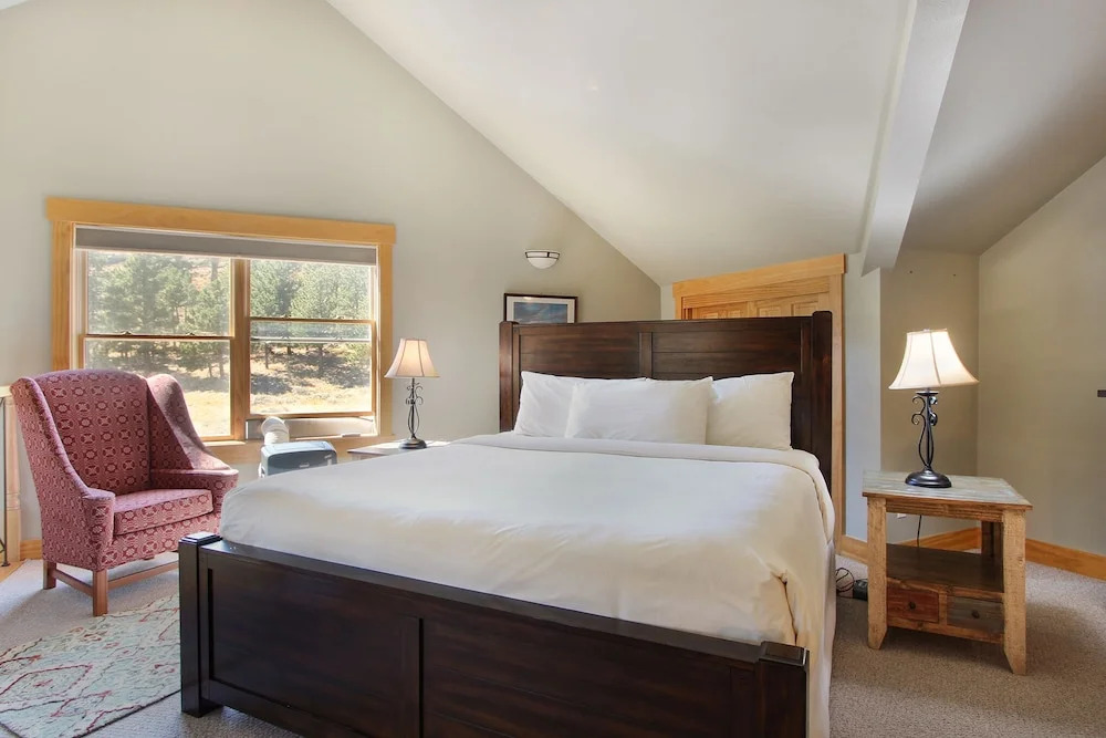 Thunder Mountain S8 2 Bedroom Condo by RedAwning
