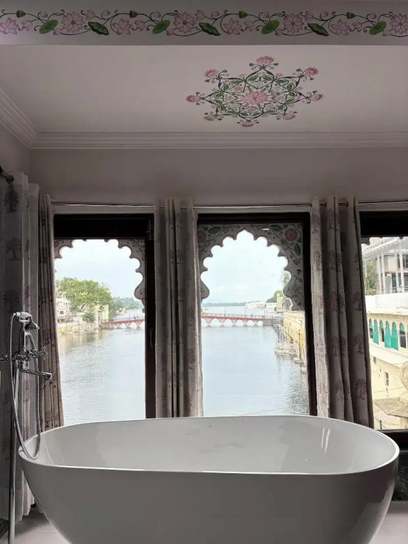 Mannat Udaipur Lakeview Boutique
