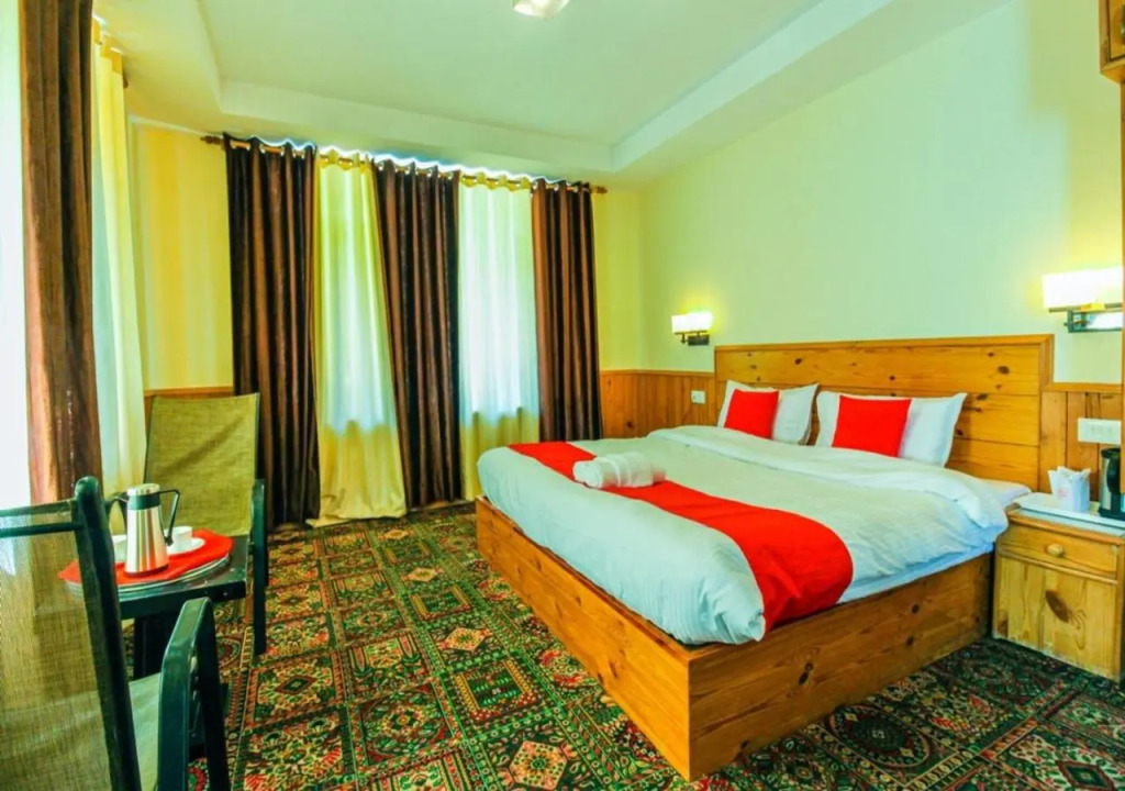 OYO 1837 Hotel Golden Meadows