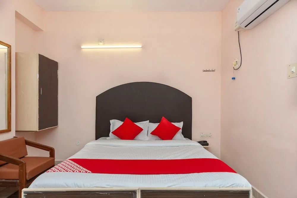 OYO 16749 Hotel Paris