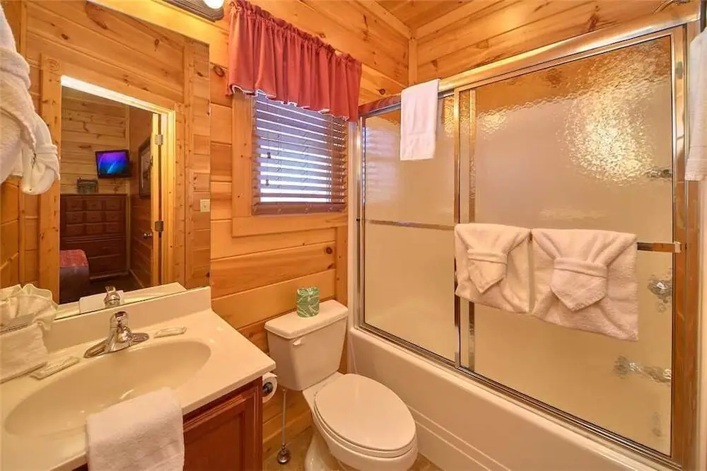 Tennessee Walts 4 Bedroom Mountain View Home with Hot Tub