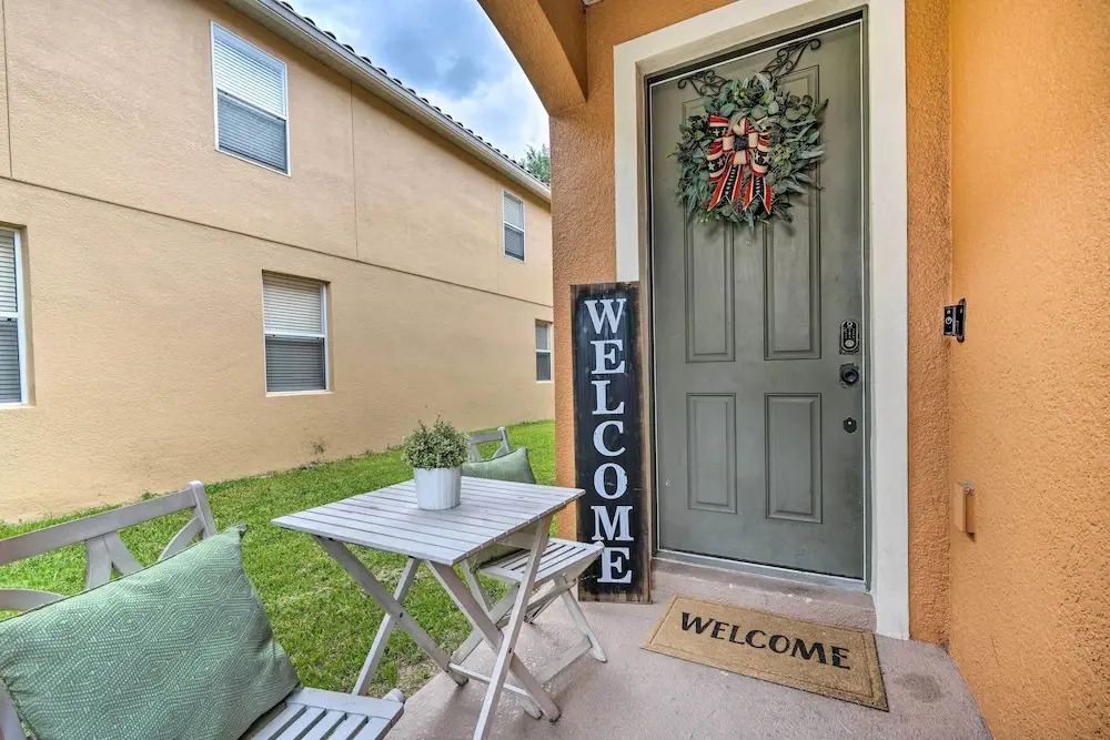 Renovated Kissimmee Townhome: 5 Mi to Disney!