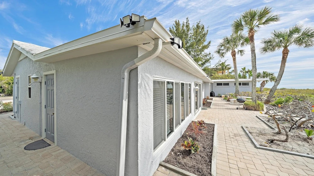 Las Hermanas 4 1 Bedroom Studio by RedAwning
