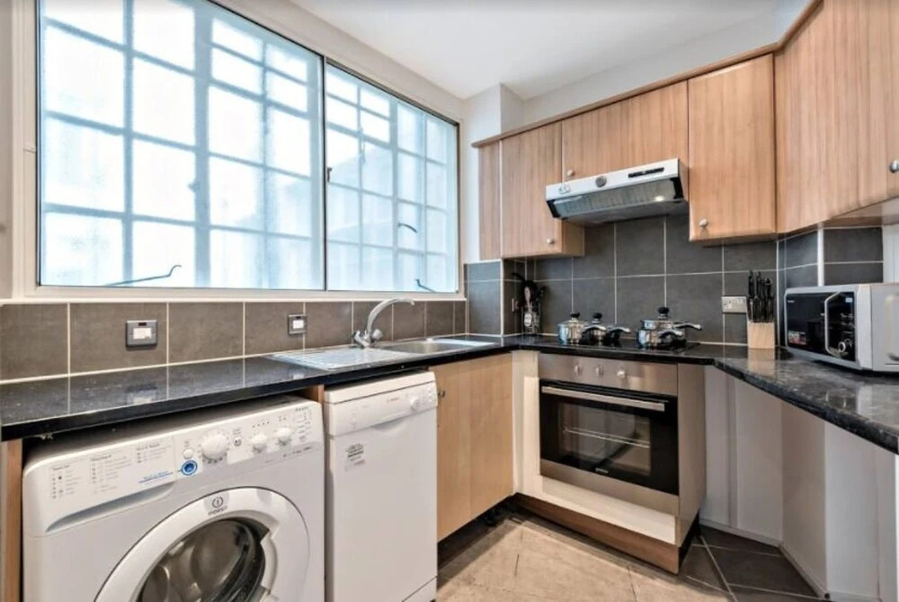 Spacious 5 Bed  Next to Regents Park Flat 11