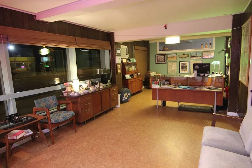 Roadrunner Lodge Motel