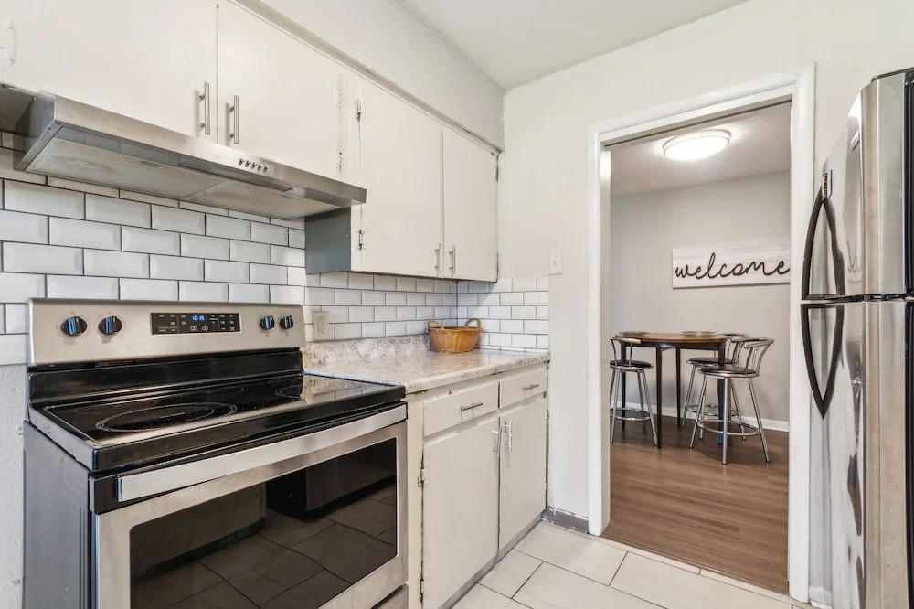Uptown Serenity Quiet Neighborhood 3 Bedroom Home by RedAwning