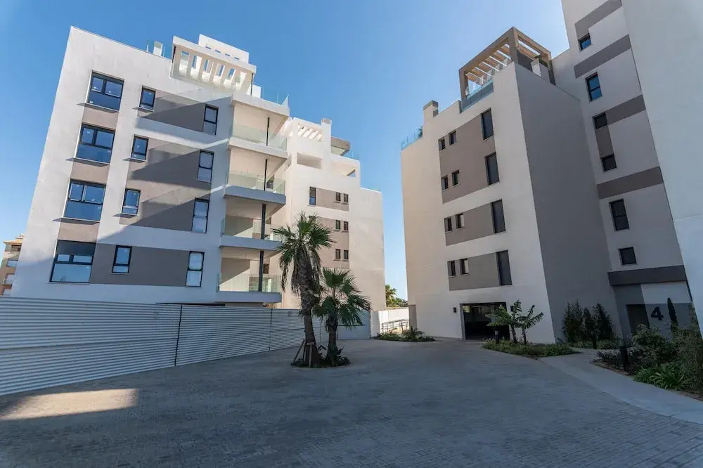 Beachfront Views and Poolside Stay