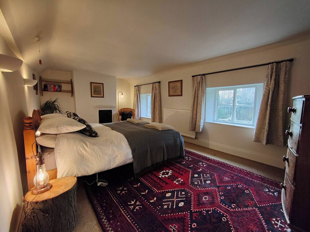 Cosy Cottage Nestled in May Hill Woodlands