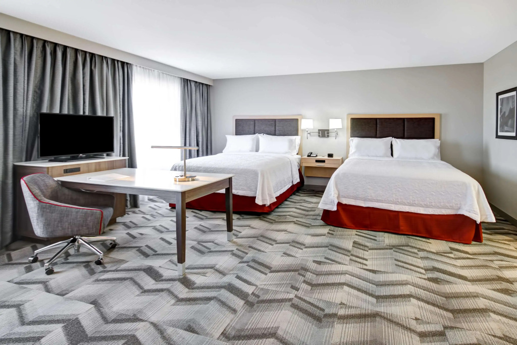 Hampton Inn & Suites - Medicine Hat