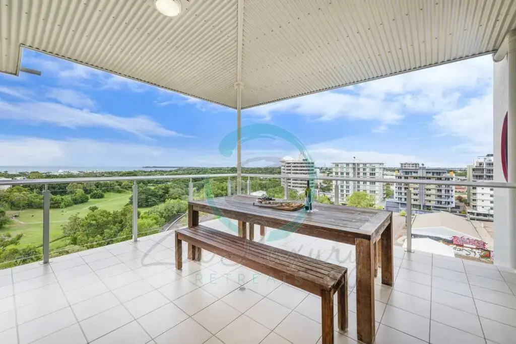 ZEN LUXURY: 2-Story 4-BR Penthouse in Darwin City with Mindal Markets & Harbour Views