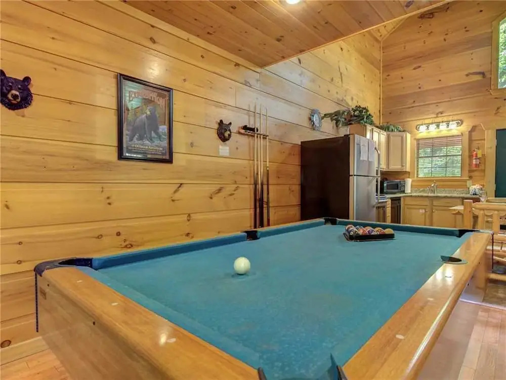 Bearadise 1 Bedroom Home with Hot Tub