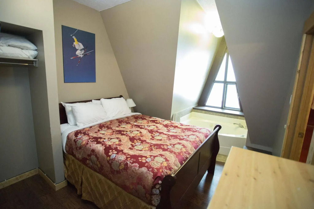The Pinnacles Suites & Townhomes