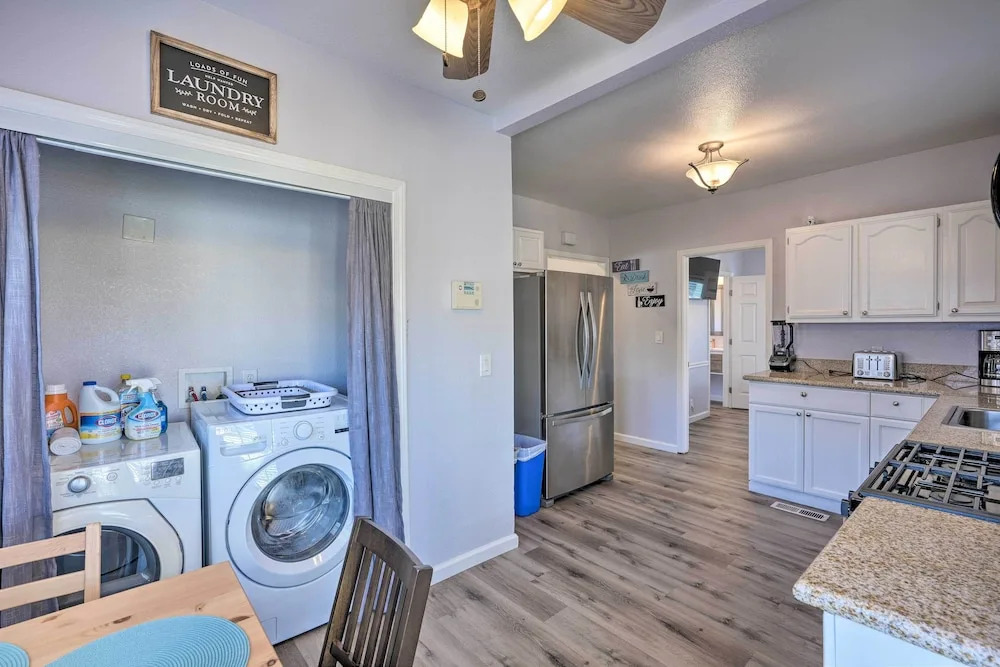 Pet-friendly Sacramento Home ~ 5 to Downtown!