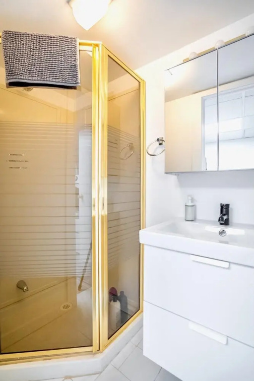 4BR Family Home - w Private Pool and Games Room